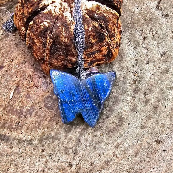 Nature Labradorite Flashy Butterfly Pendant Necklace - Picture 9 of 10